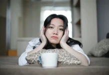 AI Membantu atau Malah Membuat Kita Malas Berpikir?