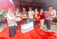 Pemko Padang Panjang dan Baznas Salurkan Bantuan untuk Korban Banjir di Arosuka