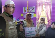 BAZNAS Padang Panjang Salurkan Bantuan Kursi Roda bagi Warga Stroke