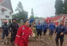 Bantu Penanganan Galodo, Satpol PP Damkar Padang Panjang Diterjunkan ke Solok