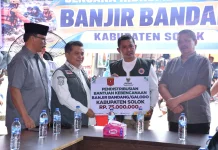 Pemkab Agam dan Baznas Salurkan Logistik dan Uang Tunai untuk Korban Galodo Solok
