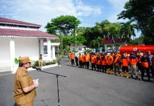 Wabup Tanah Datar Lepas 75 Relawan untuk Pemulihan Pascabanjir di Solok