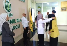 Rektor UIN Bukittinggi Lepas 31 Mahasiswa Menuju PKM Palembang