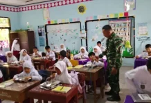 Babinsa Harau Dampingi Program Makan Bergizi Gratis