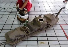 Cara Membersihkan Tangki Mobil dan Saringan Minyak