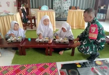 Babinsa Harau Dampingi Program Makan Bergizi Siswa SD