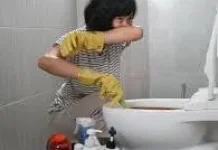 Cara menghilangkan Kerak Kamar Mandi Membandel dengahn bahan Alami