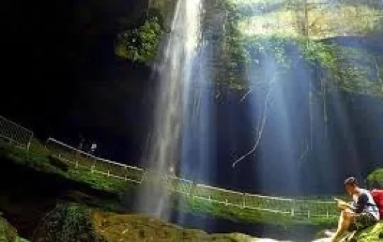 Wisata Air Terjun Sarasah Bulan, "Permata Tersembunyi di Ranah Minang"