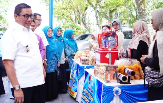 Peringati HKG ke-54, TP PKK Bukittinggi Gelar Bazar Pasar Murah