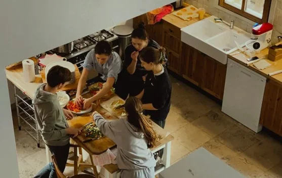 Hobi Rumahan yang ternyata Punya Banyak Manfaat Positif