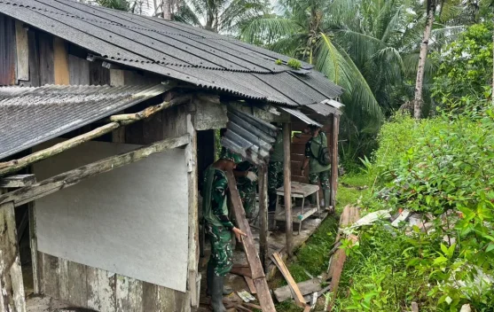 Satgas Karya Bakti Sasar Pembangunan Rumah Layak Huni di Desa Sipora Jaya