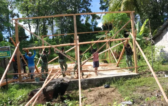 Satgas Karya Bakti TNI AD Mentawai dan Warga Wujudkan RTLH, Kuda-Kuda Menjulang
