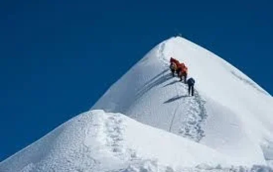 Mengenal Gunung Everest yang Tertinggi di Bumi