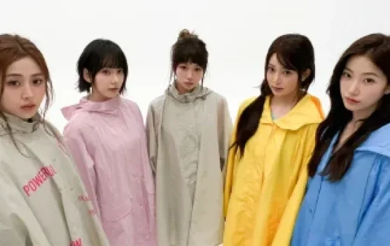 Tiga Girl Group HYBE Resmi Rilis Singel Kolaborasi Iconic By Mistake