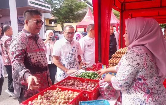 Tekan Gejolak Harga, Kejari Bukittinggi Berkolaborasi Gelar Pasar Murah