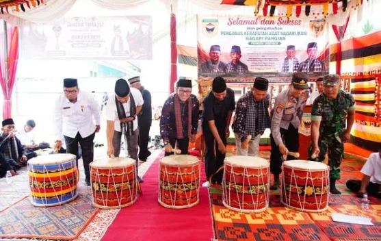 Bupati Eka Putra Ajak KAN Pangian Perkuat Peran Adat Lindungi Generasi Muda