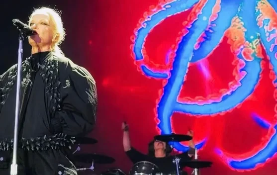 Shirley Manson Pakai Brand Lokal Indonesia "Fuguku" saat Konser di Inggris