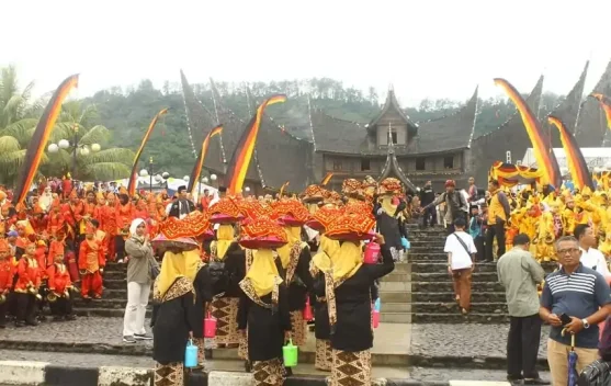 Festival Budaya di Istano Basa Pagarung Melestarikan Warisan Minangkabau
