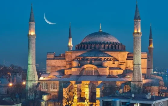 Mahakarya Arsitektur Masjid Hagia Sophia di Istanbul Turki