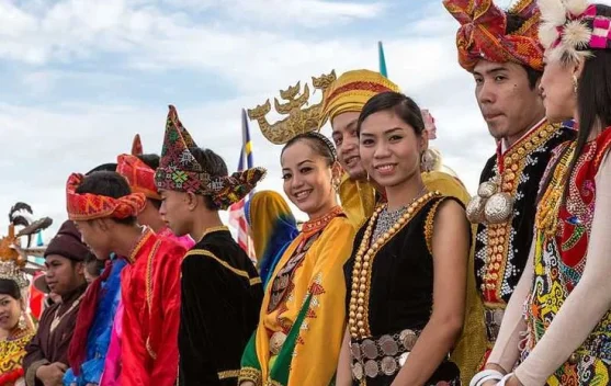 Mengapa Anak Muda Mulai Kembali Bangga dengan Budaya Lokal?