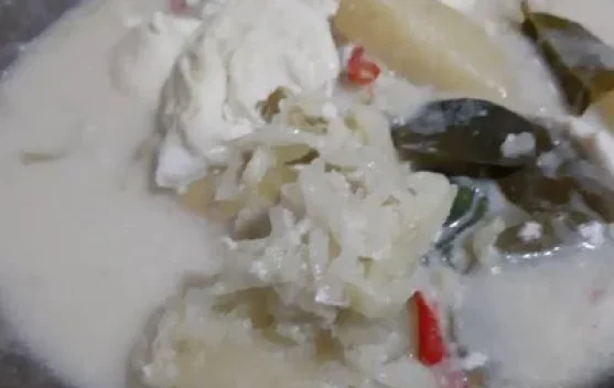 Gulai Putih Lasa, Telur, dan Kentang Berkuah Encer yang Tidak Pedas dan Gurih
