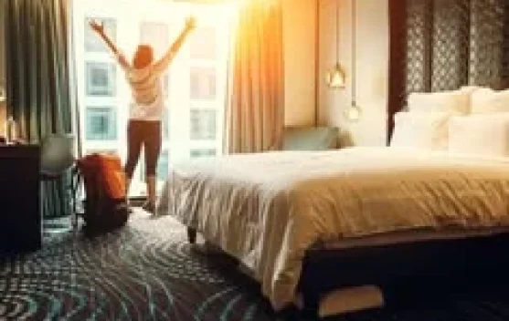 Mengapa Semakin Banyak orang Memilih Liburan Dekat Rumah?