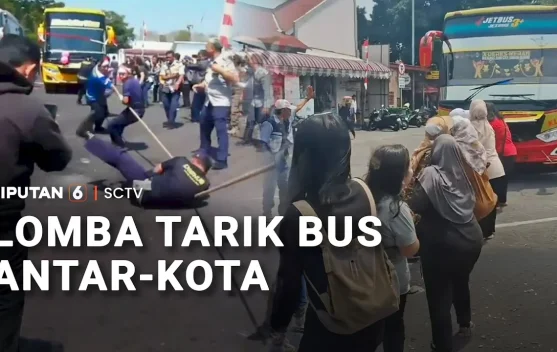Seru! Emak-Emak Ikut Lomba Tarik Bus Meriahkan HUT ke-81 RI
