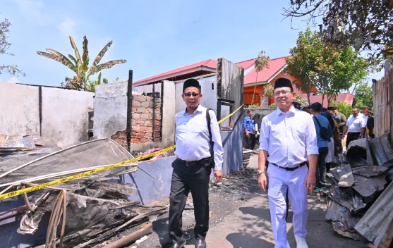 Wali Kota Payakumbuh Salurkan Bantuan Korban Kebakaran Padang Tiakar