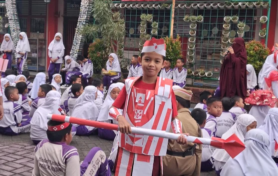 Hatta Tampil dengan Kostum Pahlawan Pattimura