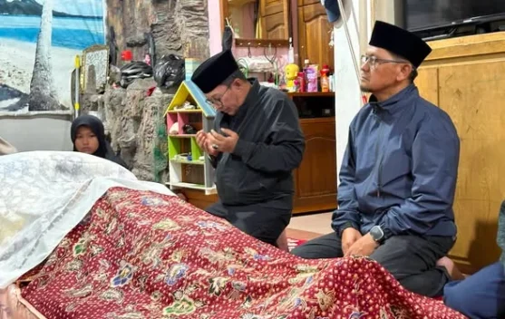Bupati Melayat ke Rumah Duka Almarhum Handa Yanda