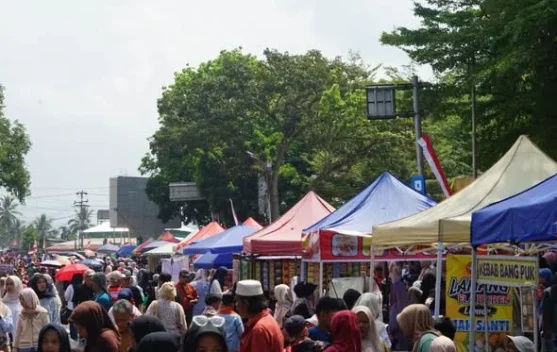 Panen Rezeki di Balik Riuh Pawai Kemerdekaan