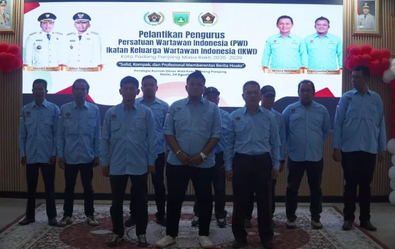 PWI Sumbar Lantik Pengurus PWI dan IKWI Kota Padang Panjang