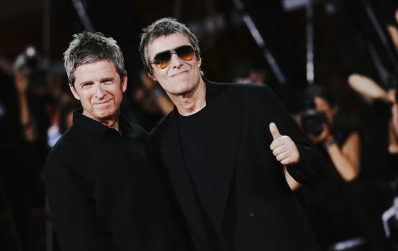 Liam dan Noel Gallagher Tampil Bersama di Red Carpet Venice Film Festival
