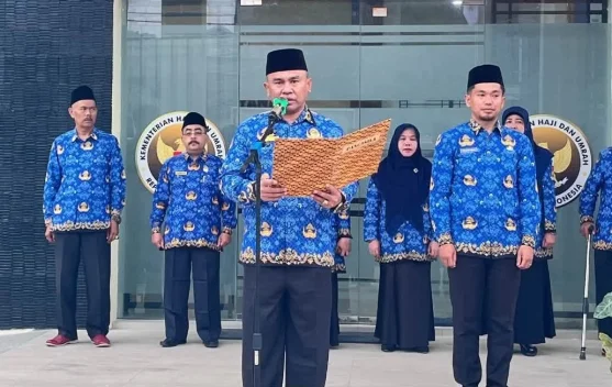 Pimpin Upacara Bendera, Kakankemenag Padang Panjang Tekankan Disiplin