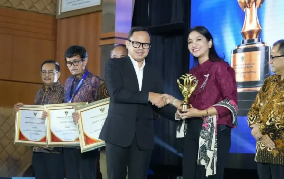 Dharmasraya Raih Terbaik I Anugerah Layanan Investasi 2026