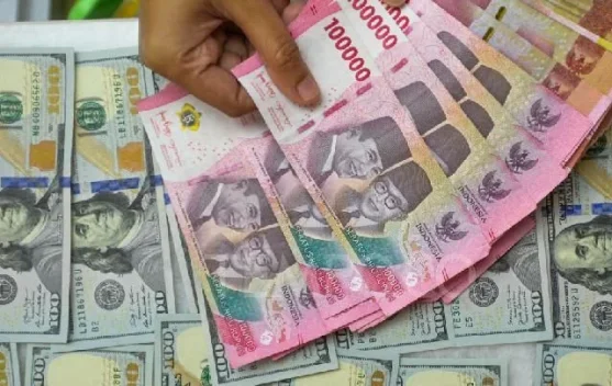 Rupiah Melemah, Siapa yang Paling Merasakan Dampaknya?