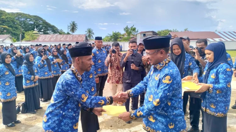 Sebanyak 3.132 PPPK Paruh Waktu di SBT Terima SK Pengangkatan