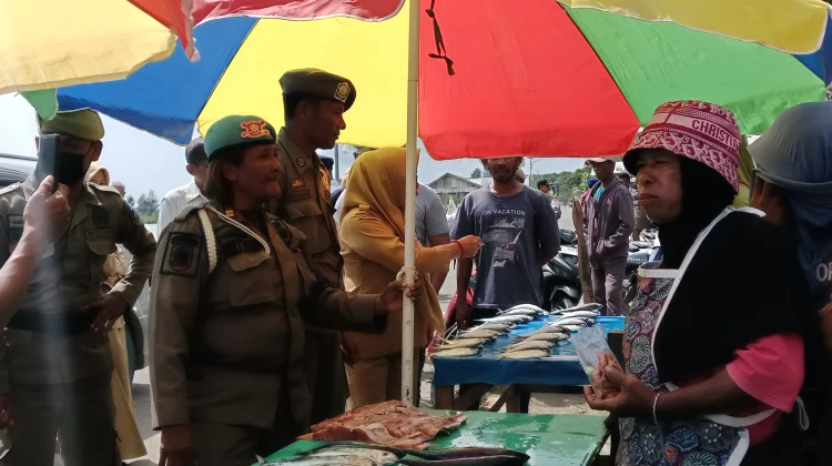 Pemkab SBT Tak Lagi Tolerir Pedagang Ikan yang Jualan di Luar Pasar Gumumae