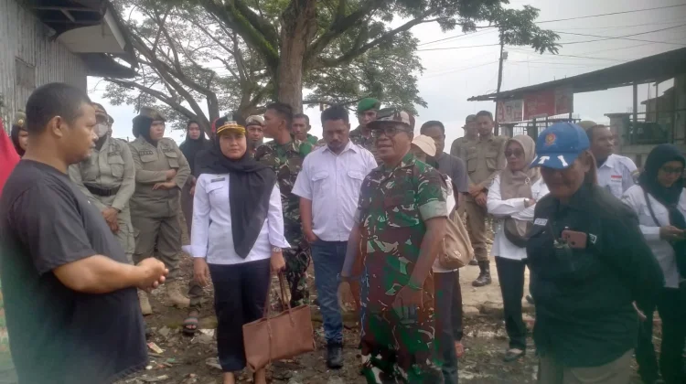 Penertiban Lapak Hunian Ilegal di Pasar Lama Bula Diwarnai Aksi Protes Warga