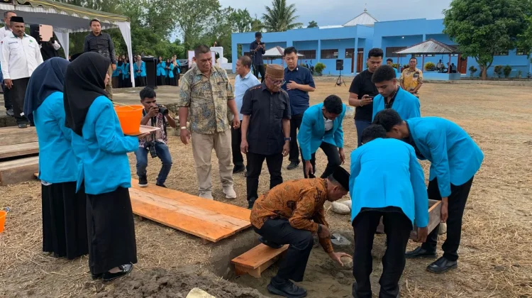 Wamendiktisaintek Letakkan Batu Pertama Auditorium STIKIP Ita Wotu Nusa