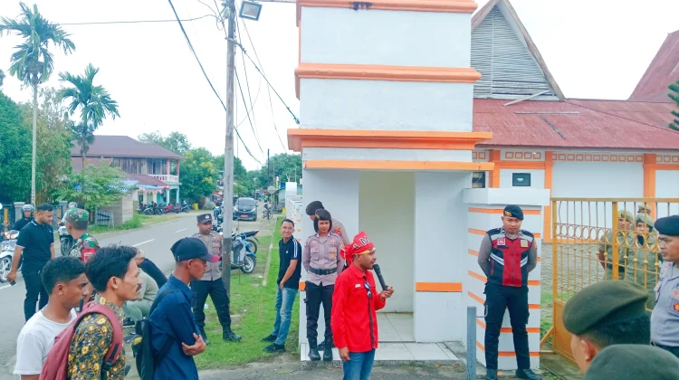 Mahasiswa Demo di Kantor Bupati SBT, Soroti Kasus Obat Kadaluarsa Dinkes