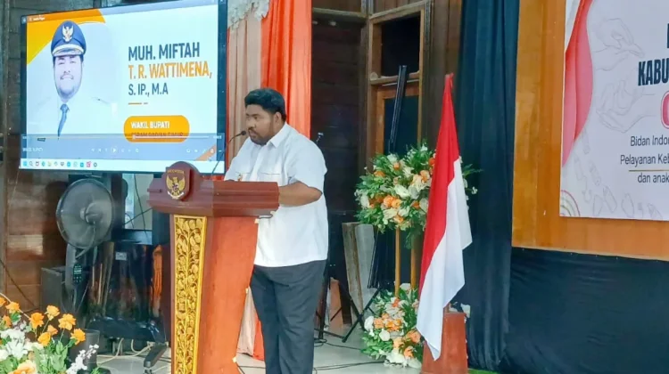 Kukuhkan Pengurus IBI, Wabup SBT Sentil Peran Bidan Jaga Kesehatan Ibu & Anak