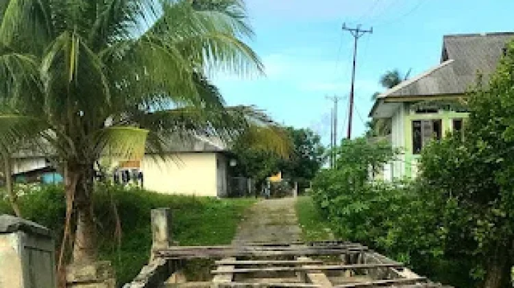 Jembatan Rusak Parah, Akses Warga Dua Desa di SBT Terancam Terputus