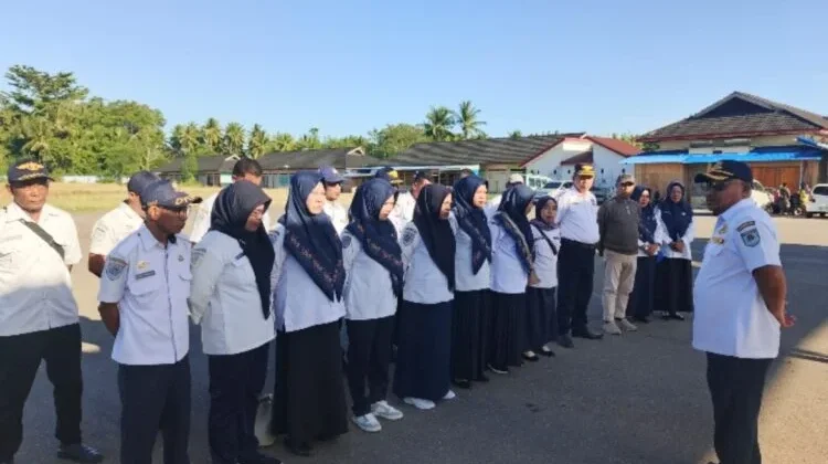 Dishub SBT Tertibkan Parkir Kendaraan di Terminal Bula