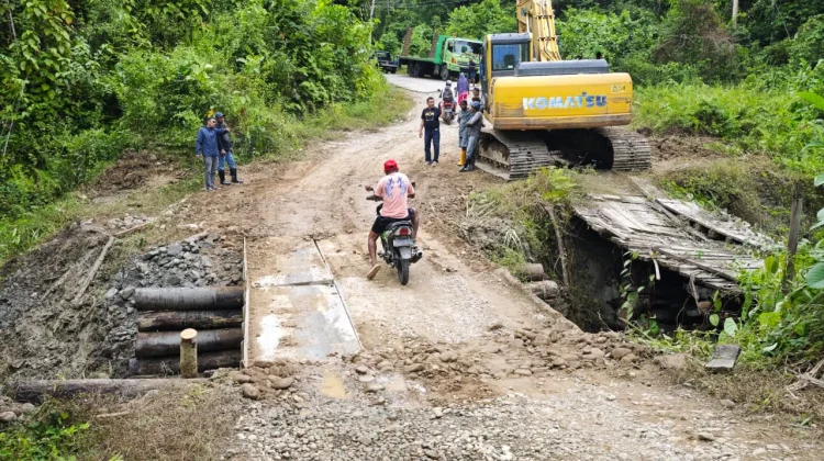 Jembatan di Ruas Jalan Bula-Airnanang dalam Tahap Pengerjaan