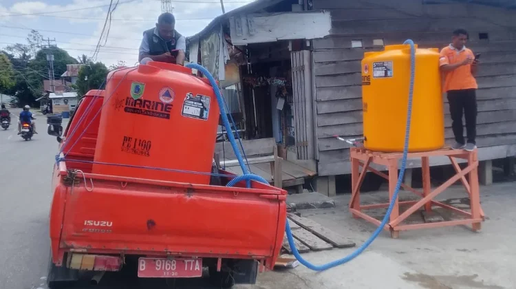 Kekeringan Meluas di Bula, Pemkab SBT Rutin Salurkan Bantuan Air Bersih ke Warga