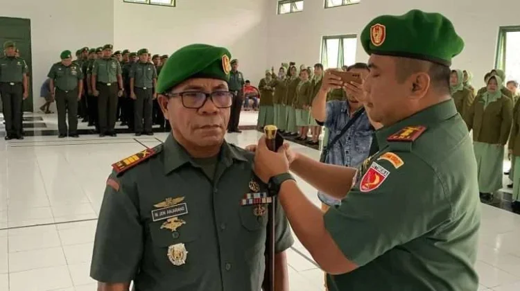 Danramil Bula Ajak Warga Kibarkan Merah Putih Selama Agustus Sambut HUT ke-81 RI