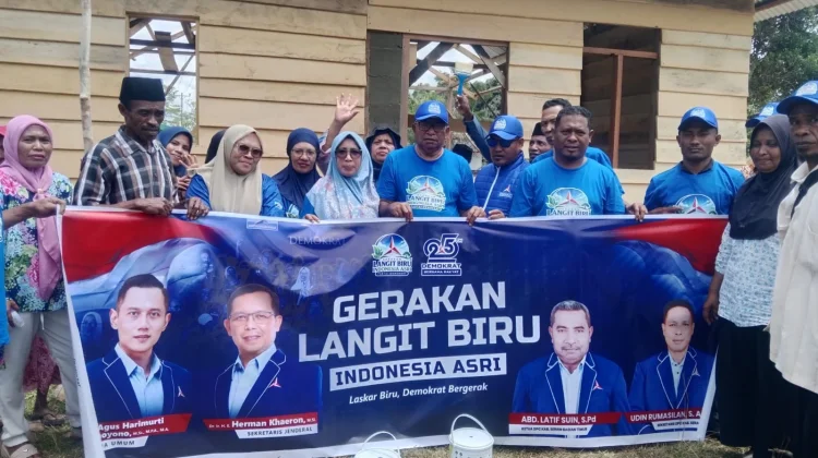 Sambut HUT Ke-25, Demokrat SBT Bantu Perbaikan Rumah Terdampak Kebakaran di Mateul