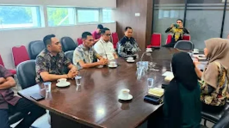 Ribuan Hektare Lahan Terbakar, SBT Usulkan Tambahan Mobil Damkar ke Kemendagri