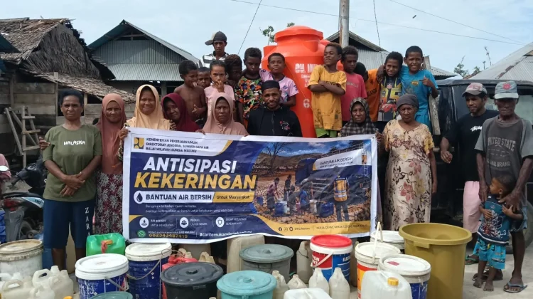 BWS Maluku Distribusi Bantuan Air Bersih Kepada Warga Desa Kufar
